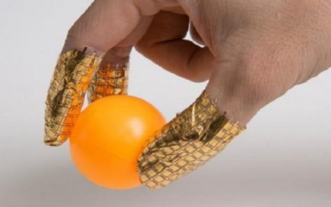 新型柔性压力传感器:弯曲时依然保持精确工作