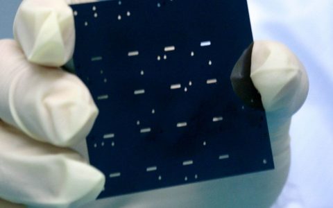 科学家发现铁电材料具有明显的光弹效应