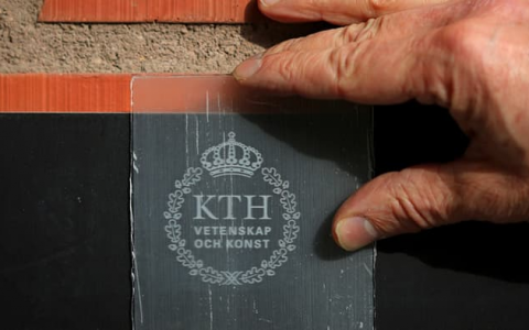 会玩!!这种透明玻璃是用木头做的