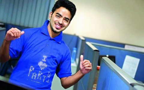 下个夏天,我们换上这款动霸tua的LED T恤