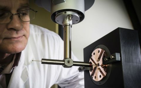 “无限机”——精度达头发丝的300分之一!