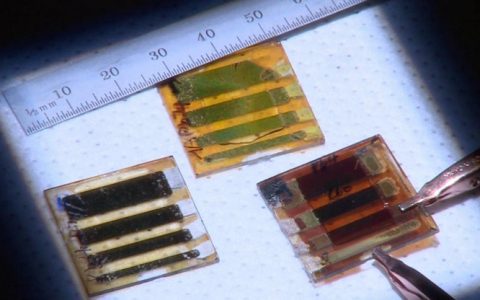 二维钙钛矿晶体:太阳能产业的新星