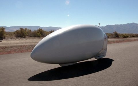 不开玩笑 小汽车都不一定赶得上这款碳纤维自行车