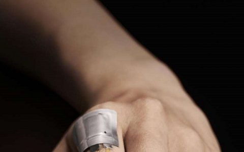 倍感舒适——会呼吸的健康监测器