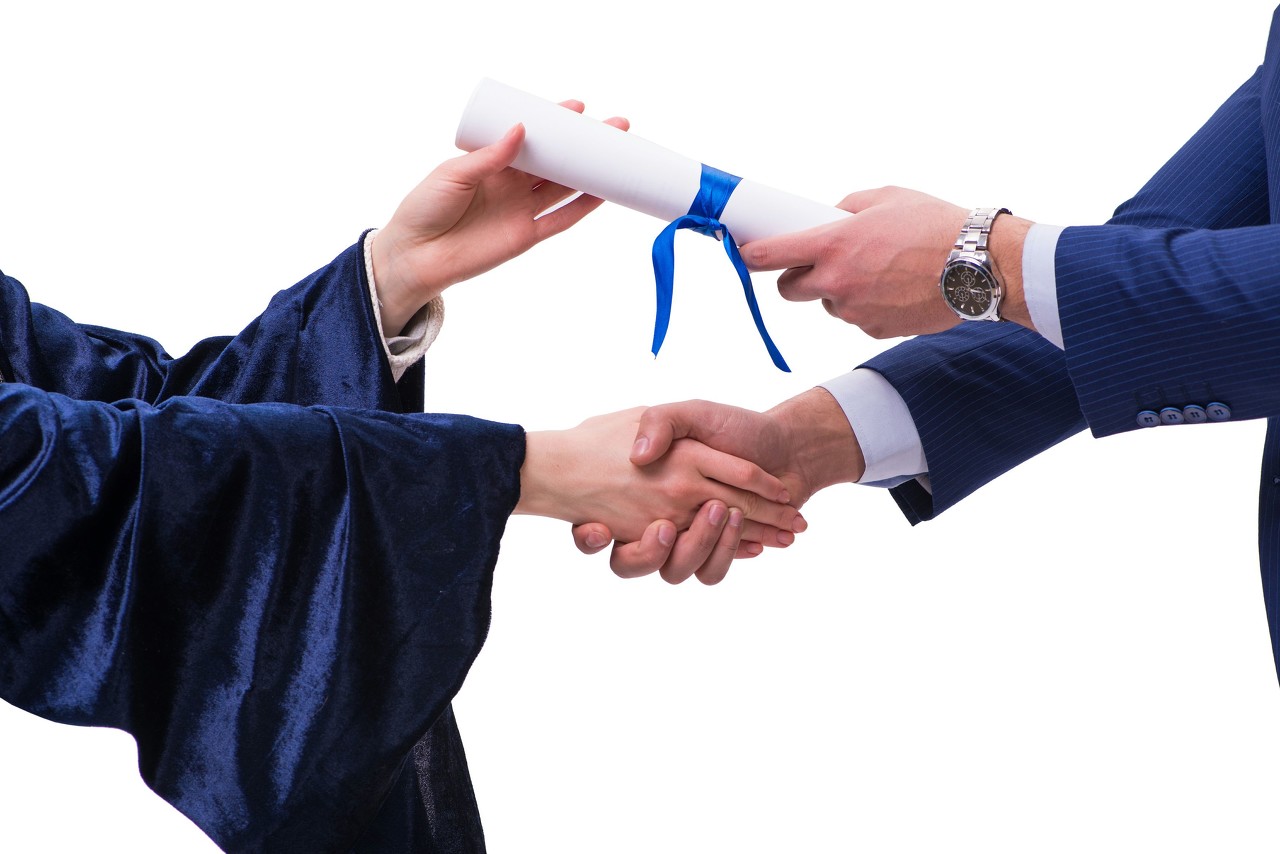 关于科研与硬件的关系铁不铁?想听一听你的心声