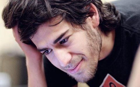 Science如临大敌，一日三文：学术出版商向Sci-Hub开火