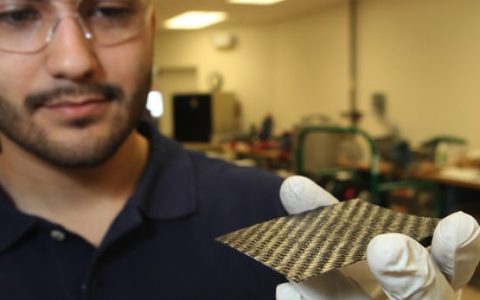 超薄固态电池，释放卫星空间